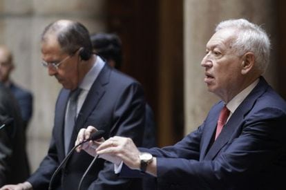 Spanish Foreign Minister Jos&eacute; Manuel Garc&iacute;a-Margallo (r) and his opposite number from Russia, Serguei Lavrov, during Wednesday&#039;s press conference in Madrid. 