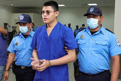 Student leader Lesther Alemán arriving in court for a hearing in Managua on August 30, 2022.