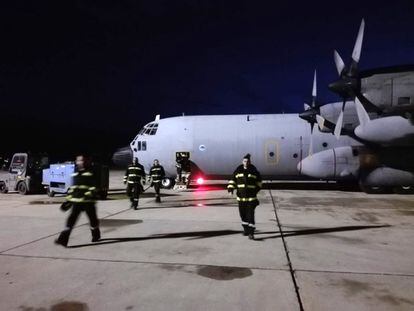 Around 80 members of the Military Emergency Unit arrived last night at the Son Sant Joan air base on board a Hercules aircraft to assist with rescue efforts after last night’s flooding in Sant Llorenç.
