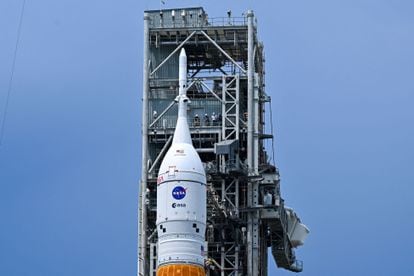 The Orion spacecraft, on the mythical launch pad 39B, at the Kennedy Space Center in Florida (USA).