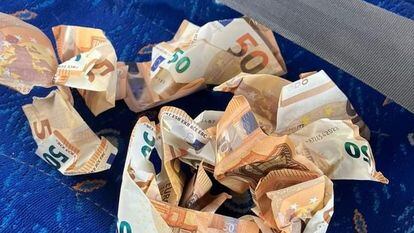 €50 bills collected on the A-7 highway near Marbella.