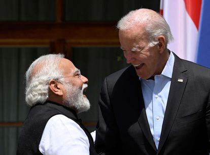 President Joe Biden (R) greets India's Prime Minister Narendra Modi