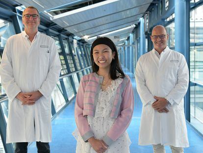 Lupus patient Thu-Thao, with doctors Georg Schett (right) and Andreas Mackensen.