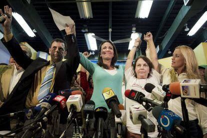 From left: Copei president Roberto Enríquez, María Corina Machado, Mitzy Capriles and Lilian Tintori.