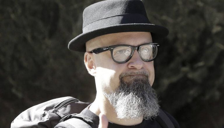 Def Con Dos frontman César Strawberry.
