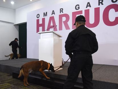 Security personnel search a conference room used by politician Omar García Harfuch; September 25, 2023.