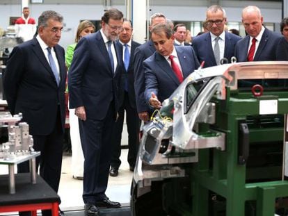 Prime Minister Mariano Rajoy (second from left) at Seat's Martorell plant in early September.