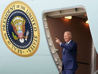 U.S. President Joe Biden points as he steps down form Air Force One, during his arrival in Los Angeles, California, U.S., February 20, 2024.
