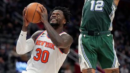 New York Knicks forward Julius Randle (30) attempts a layup as Detroit Pistons forward Isaiah Livers (12) defends during the second half of an NBA basketball game, Sunday, Jan. 15, 2023, in Detroit.