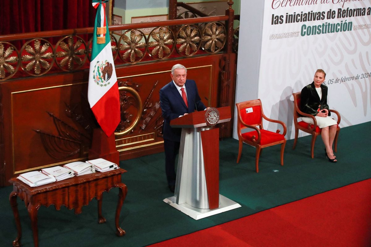 López Obrador proposes package of constitutional reforms that are both a personal legacy and a campaign program
