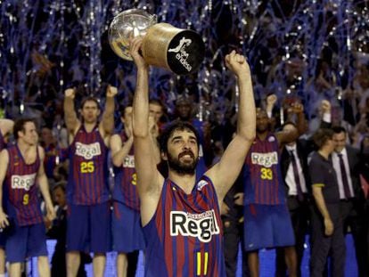 Barcelona captain Juan Carlos Navarro lifts the ACB trophy. 