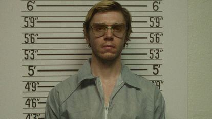 Evan Peters is Jeffrey Dahmer in Ryan Murphy's series.