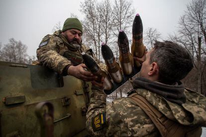 Ukrainian soldiers load anti-aircraft ammunition near the Bakhmut front; January 15, 2023.