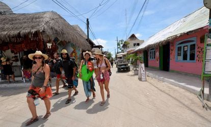 Tourists in Isla Holbox.