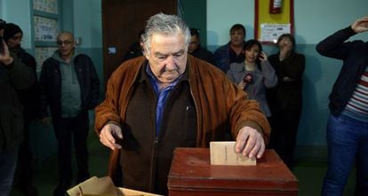 President Mujica voting in the primaries on Sunday.