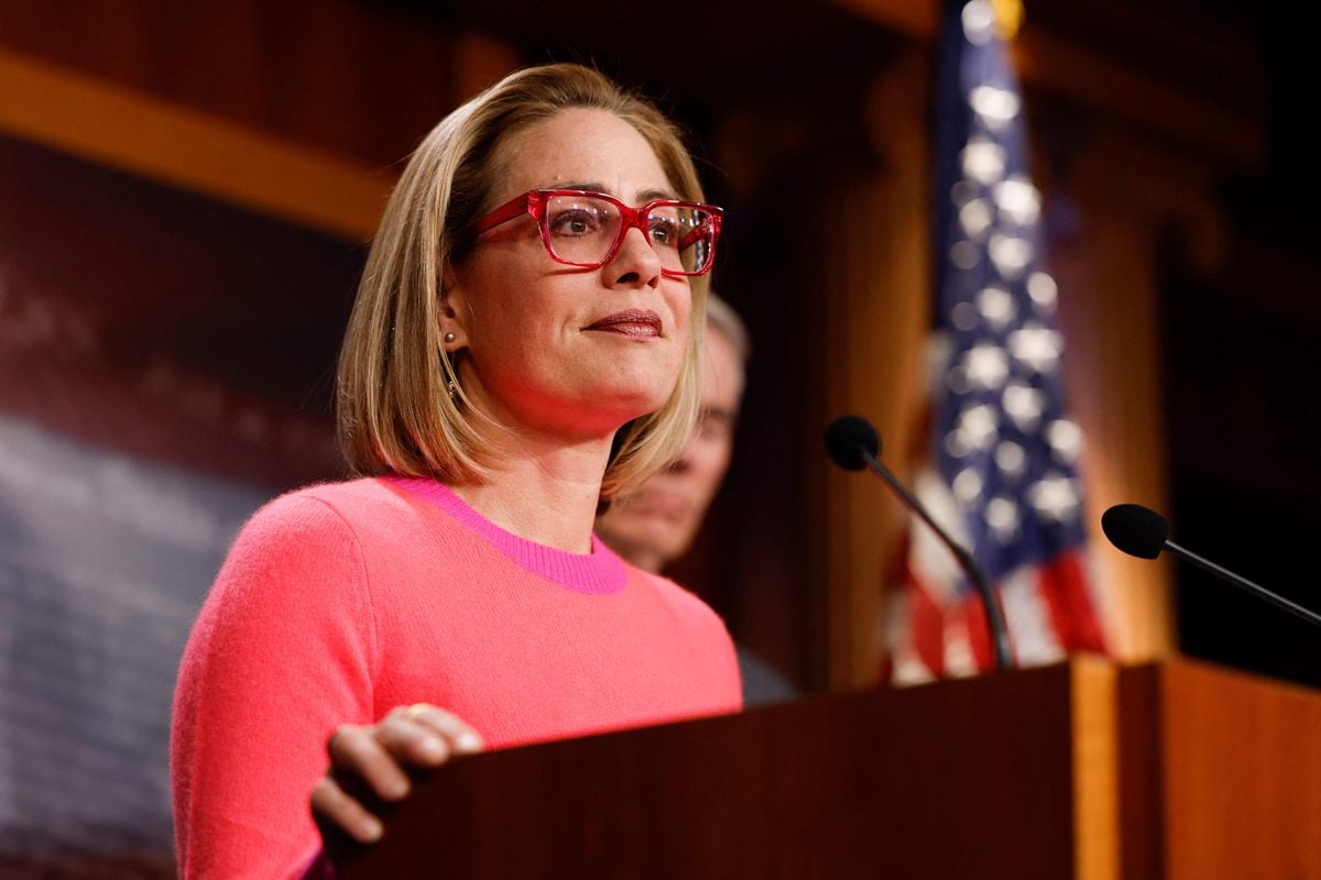 Kyrsten Sinema: Democrat Registers As Independent, Dealing Blow To ...