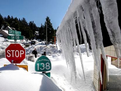 Snowfall surrounds businesses in Crestline, California, on Friday, March 3, 2023, following a huge snowfall that buried homes and businesses.