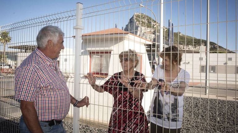 The siblings Manuel Márquez and Eustaquia Aquilina, with the latter’s daughter Janet Sánchez, at the Spain-Gibraltar border.