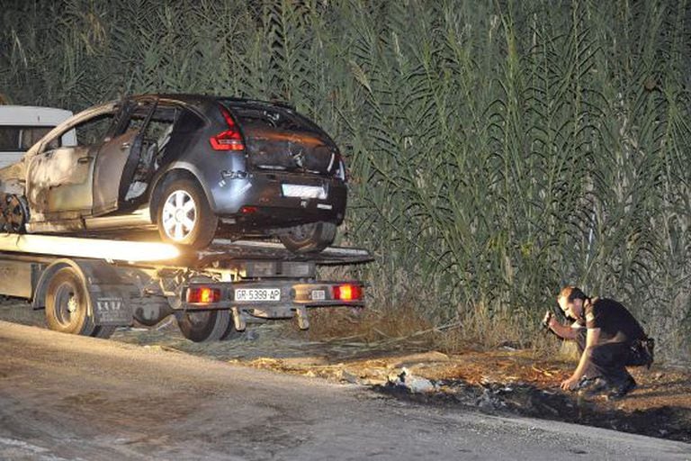 Police inspect the scene where Cobo’s Citroën was found, with her body in the trunk.