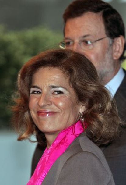 Ana Botella with Prime Minister Mariano Rajoy at a PP meeting.