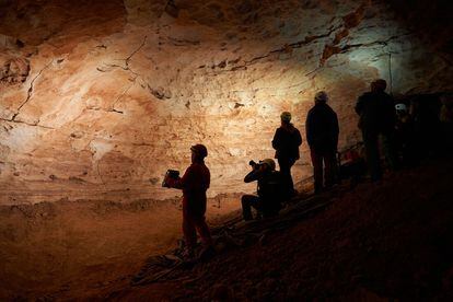 Researchers from the Catalan Institute of Human Paleoecology and Social Evolution (IPHES) in front of the prehistoric cave paintings of Cova de la Vila.