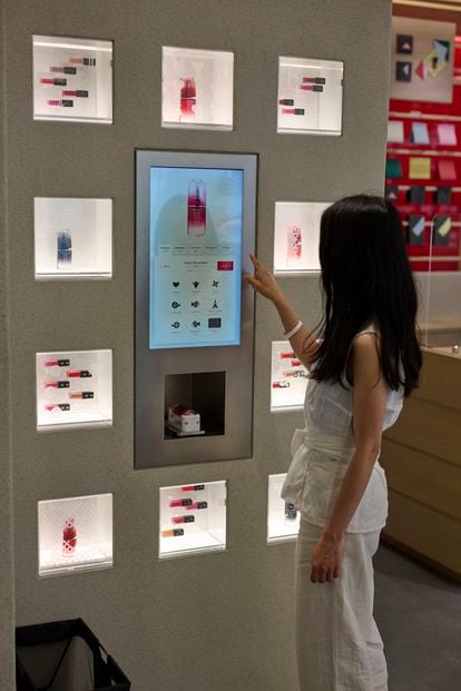 Shiseido's store offers makeup application classes, product dispensers and virtual try-on screens