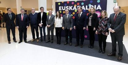 Basque Premier Iñigo Urkullu (center) during Sunday’s Basque National Day celebrations.