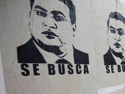Wanted posters for ex-Veracruz governor Javier Duarte.