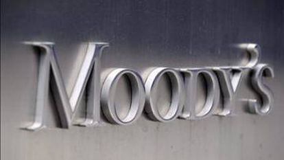 Moody's has reduced the outlook for the Spanish banking sector.