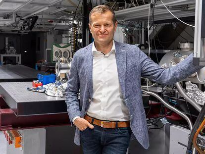The physicist Ferenc Krausz inside his lab at the Max Planck Institute of Quantum Optics in Garching (Germany).