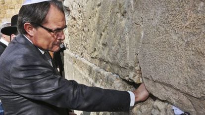 Artur Mas at the Western Wall in disputed East Jerusalem on Tuesday. 