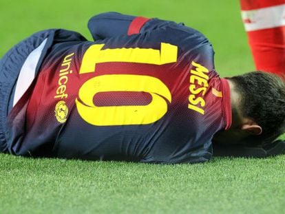 Leo Messi lies prostrate after injuring his knee on Wednesday night. 