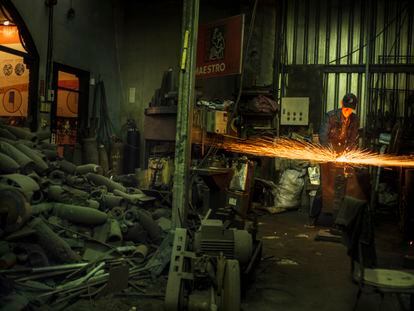 Master Wu works in his workshop on Kinmen island, just two miles from China. The blacksmith makes knives out of the remnants of old bombs.