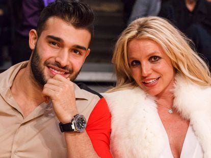 Britney Spears with Sam Asghari during a Lakers game at the Staples Center in Los Angeles, in November 2021.