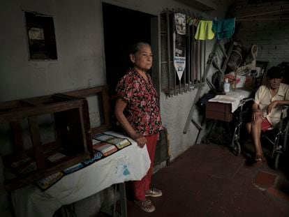 María Antonia Aguilar junto a su esposo esperan a su hijo Aleixis Luna Aguilar, desaparecido en la frontera entre Colombia y Venezuela.