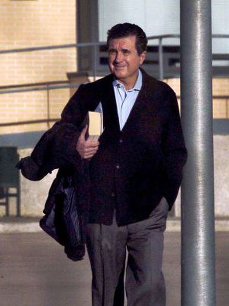 Jaume Matas walks out of prison on October 31.