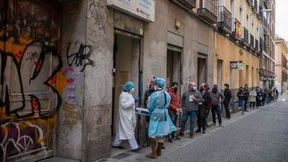People line up to get tested for Covid-19 in Madrid.