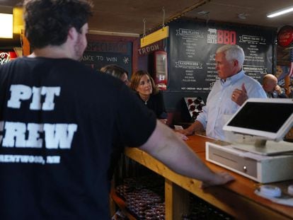 Republican presidential candidate former U.S. Vice President Mike Pence talks to workers at Goody Coles BBQ Joint in Brentwood, New Hampshire, U.S., July 20, 2023.