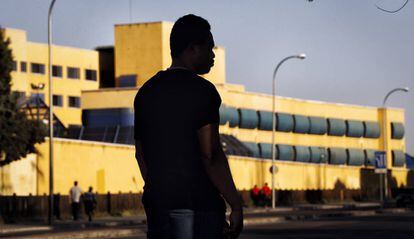 A migrant from Ghana near the Aluche holding center in Madrid.