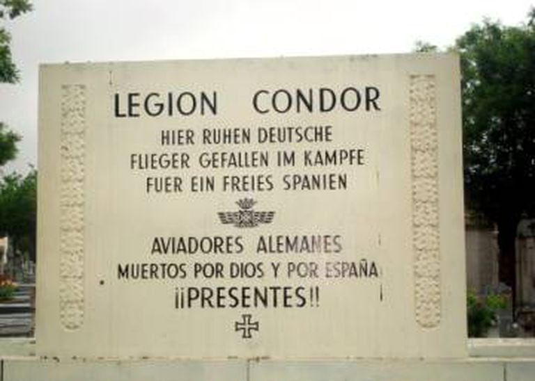 The plaque to the German pilots.