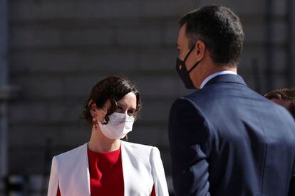 Madrid premier Isabel Díaz Ayuso with Spanish Prime Minister Pedro Sánchez on Monday.