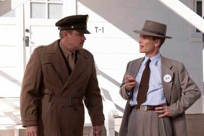 Matt Damon as Gen. Leslie Groves, left, and Cillian Murphy as J. Robert Oppenheimer in a scene from "Oppenheimer