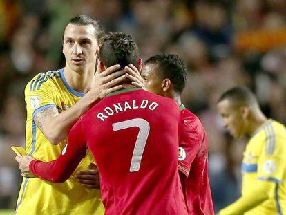 Cristiano Ronaldo is congratulated by his opponent Zlatan Ibrahimovic at the end of Friday&#039;s first leg.