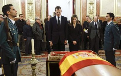 Prince Felipe and Princess Letizia, pictured on Monday in Congress in front of the coffin of former PM Adolfo Su&aacute;rez.