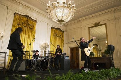 Maná performing at the White House Cinco de Mayo event.