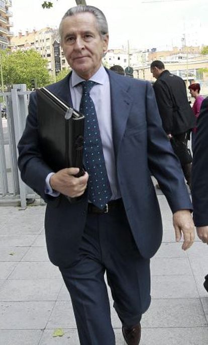 Former Caja Madrid Chairman Miguel Blesa arrives at Plaza de Castilla courthouse in Madrid on Wednesday.