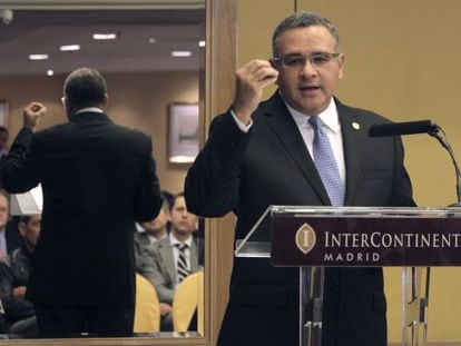 Mauricio Funes speaks to businessmen in C&aacute;diz on Friday.