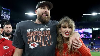 Travis Kelce of the Kansas City Chiefs celebrates with Taylor Swift after a 17-10 victory against the Baltimore Ravens in the AFC Championship Game at M&T Bank Stadium on January 28, 2024.