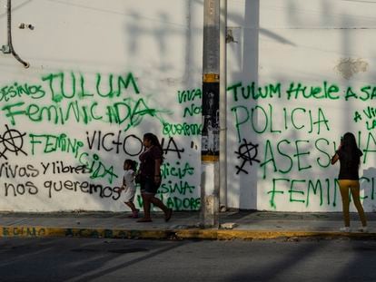 Graffiti denouncing the death of Victoria Salazar at the hand of police in the popular tourist town of Tulum.