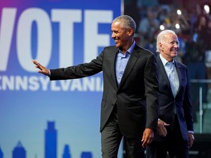 Former US president Barack Obama, and current President, Joe Biden, upon arrival at the rally in Philadelphia (Pennsylvania) on Saturday.